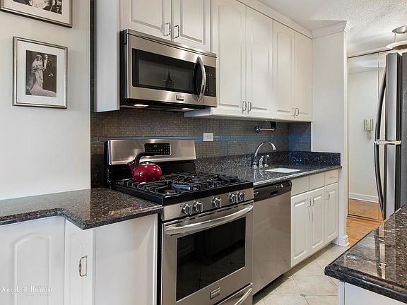 4th image of 1623 3rd Ave APT 27C
