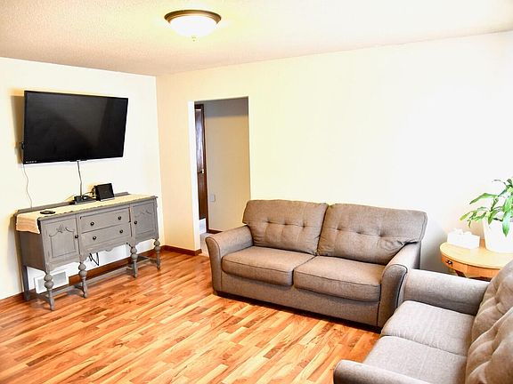 4th image of 404 Yucca Dr