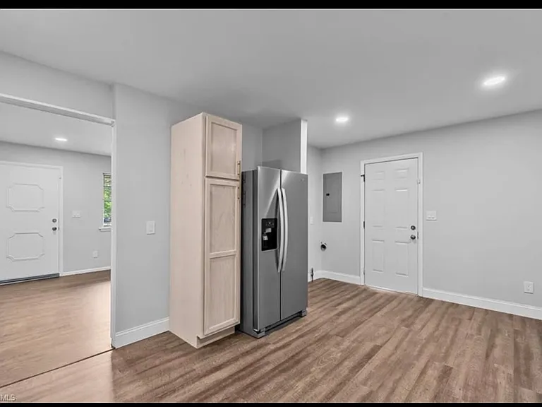 5005 Farmoor Cir — Photo 4
