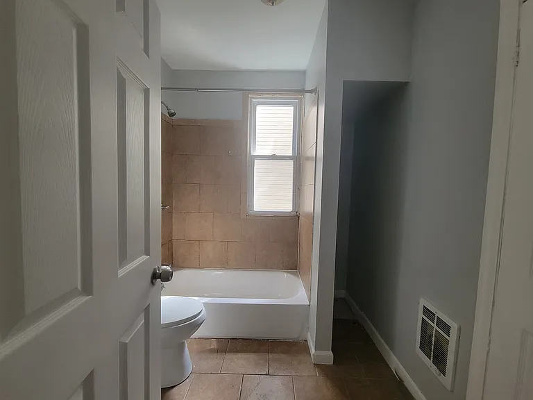 133 Isabella Ave #1E — Photo 6