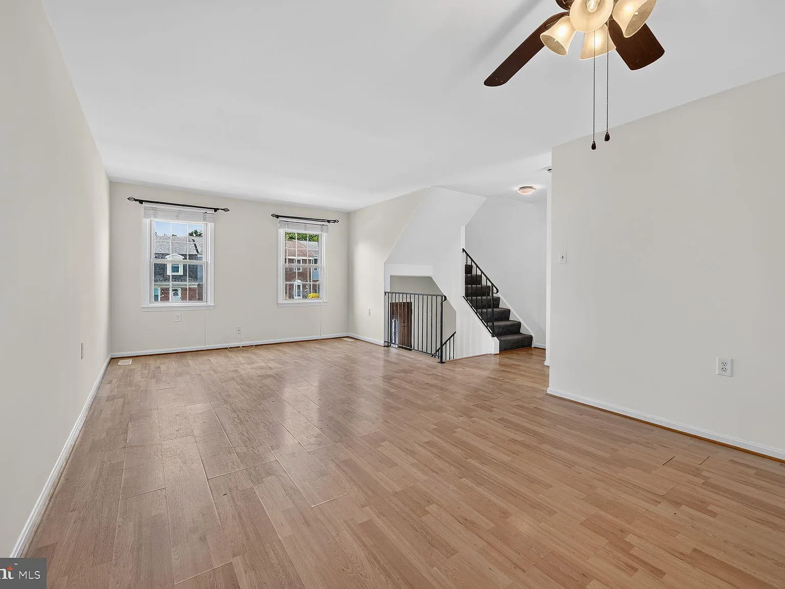 3 bed, 4.0 bath, 1870 sqft, $2,600 — Photo 2