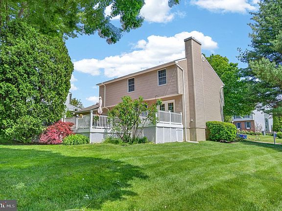 3rd image of 809 Delray Dr