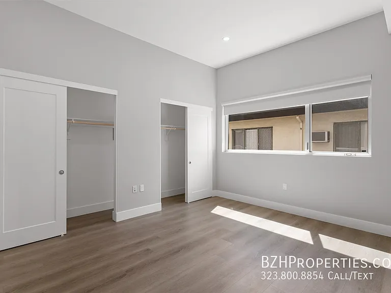 1223 N Hayworth Ave — Photo 8