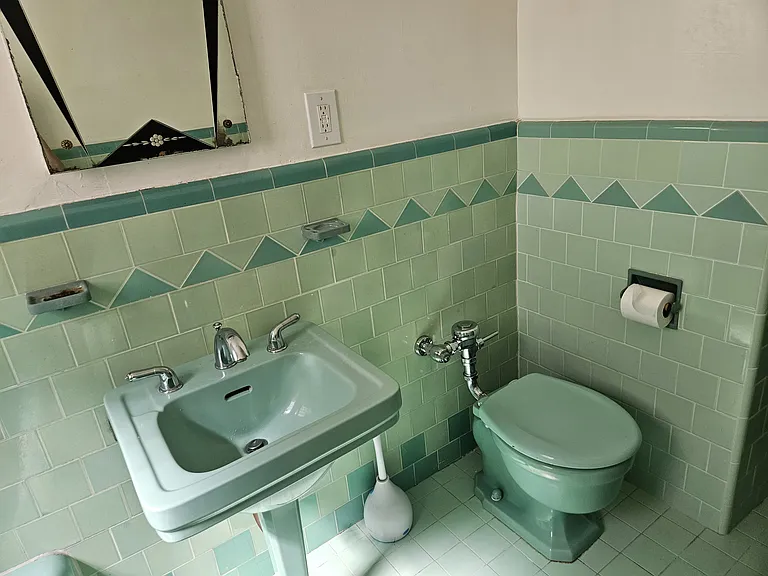 115 Sweetzer Ave — Photo 7