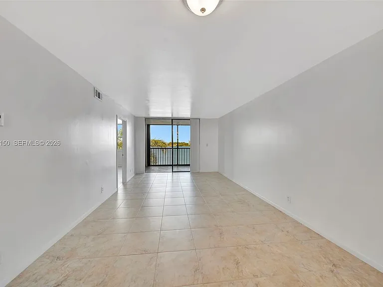 117 Lake Emerald Dr #408 — Photo 12