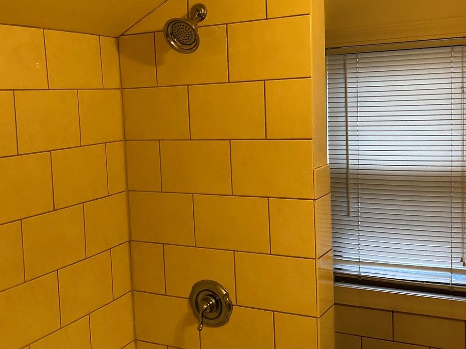Bathroom (Pic 2)