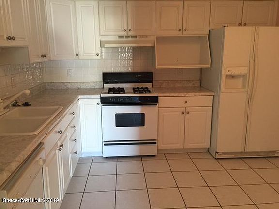 3rd image of 4325 Beacon Ave