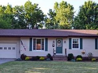26580 Sweetbriar Dr, North Olmsted, OH