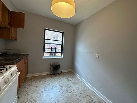 2nd image of 60 Crawford St #12E