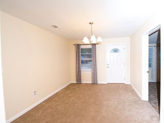 4th image of 19 Baggett Ct