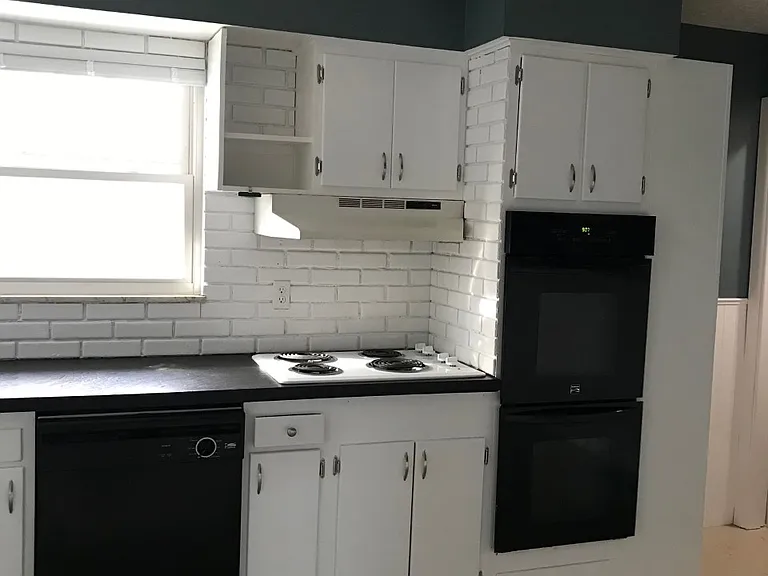 6425 Carriage Ln — Photo 2