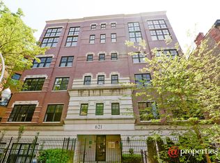 621 W Barry Ave, Chicago, IL 60657