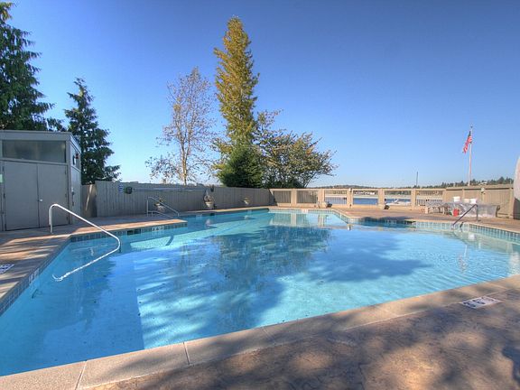3rd image of 2501 Canterbury Ln E APT 218