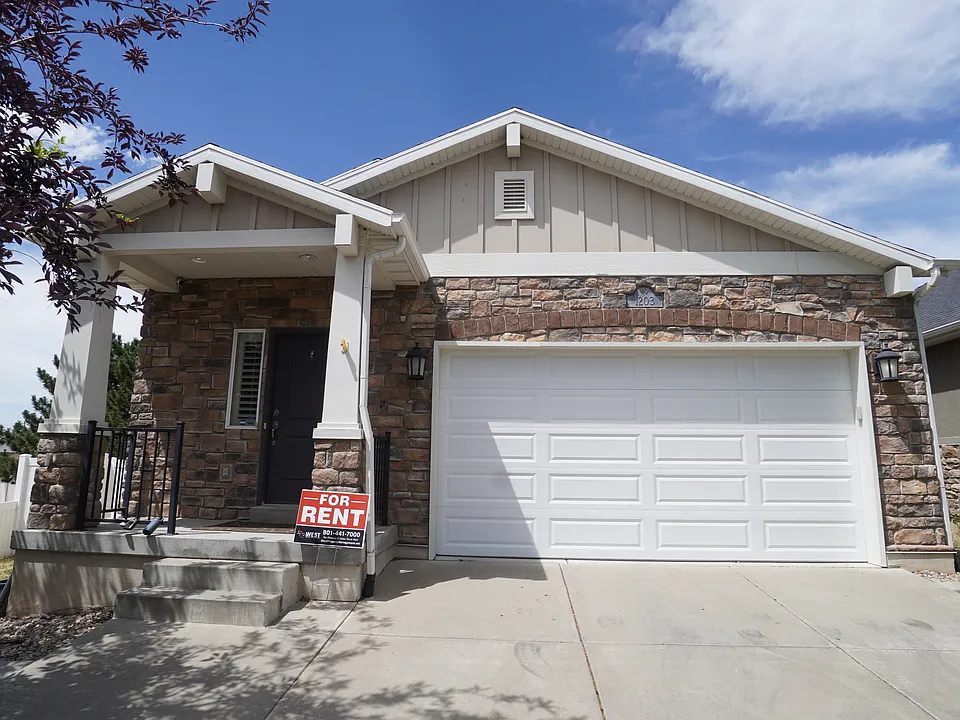 1203 E Roma Dr