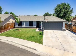 1174 W Edison Ct, Hanford, CA 93230