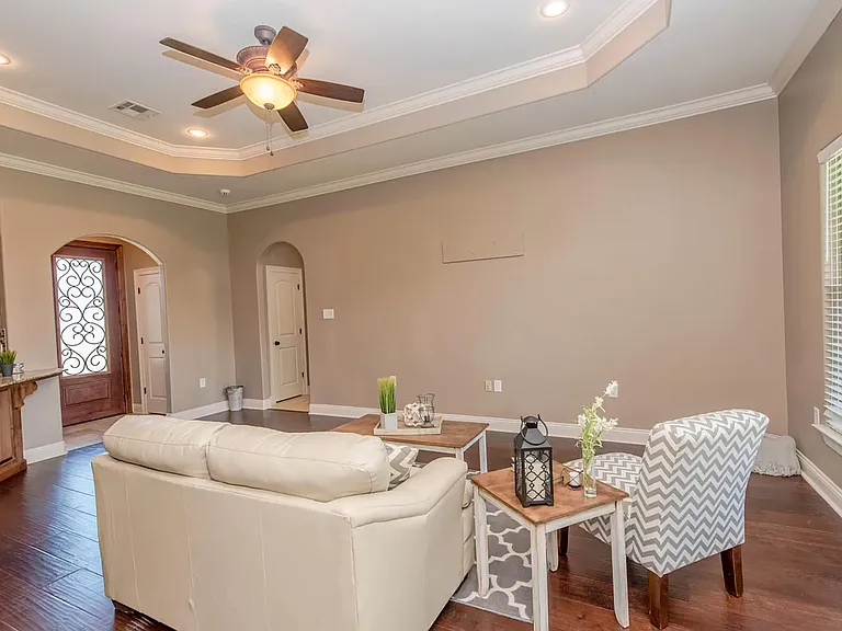 315 Hill Ridge Dr — Photo 2
