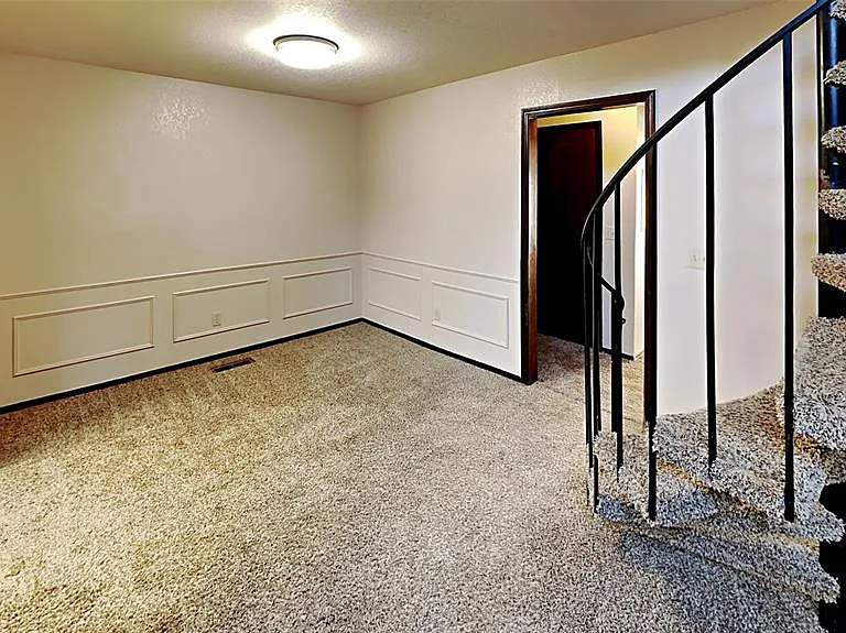 1910 Three Stars Rd — Photo 2