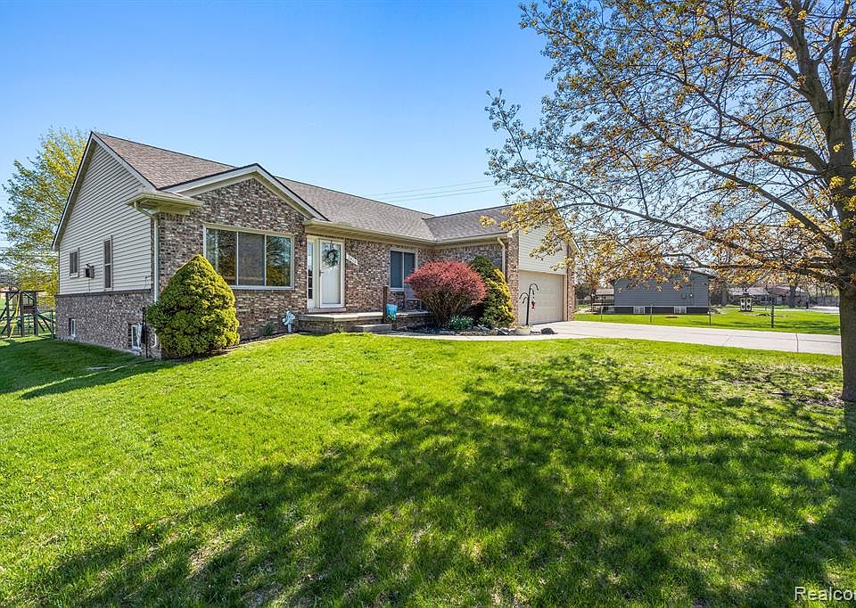 2410 Chata Dr, West Bloomfield, MI 48324 Zillow