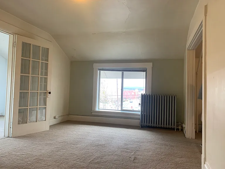 Third Avenue Apartments — Photo 18