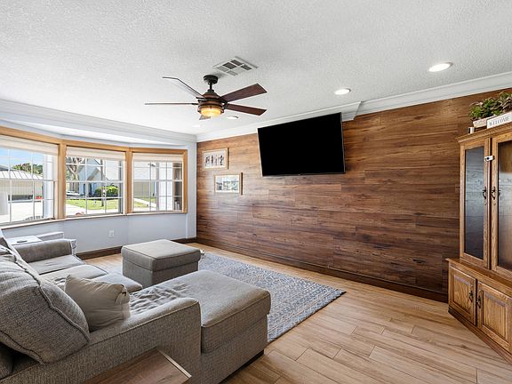 4th image of 1603 SW Seagull Way