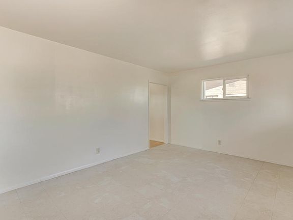 4th image of 10373 Redwood St