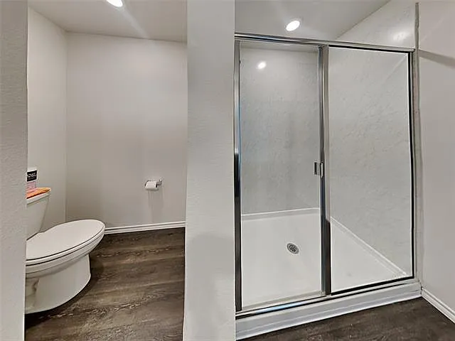 724 Glover Dr — Photo 11