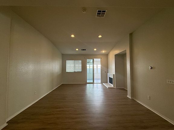 3rd image of 2751 Garnet Ln