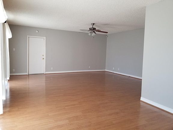 Bonus room / Family room leading to the garage