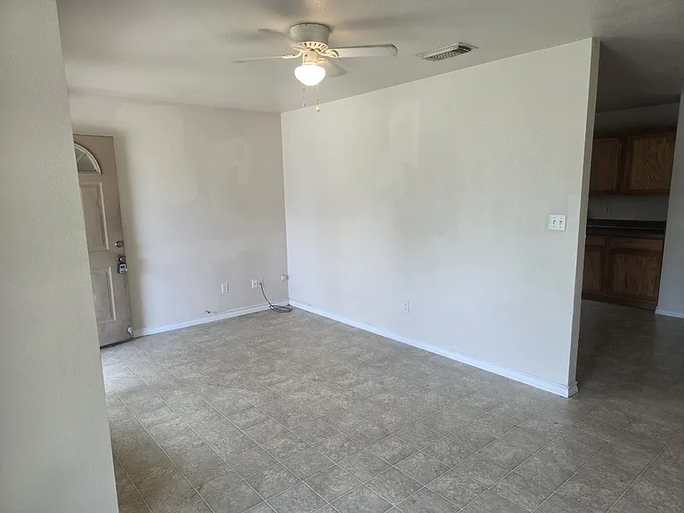 1000 N Brents Ave — Photo 15