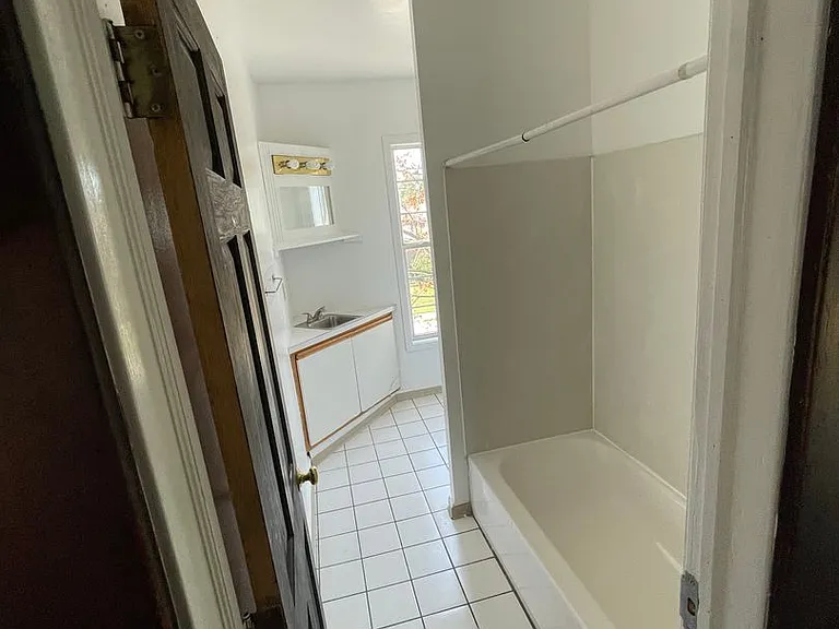 136 E Norwich Ave — Photo 16