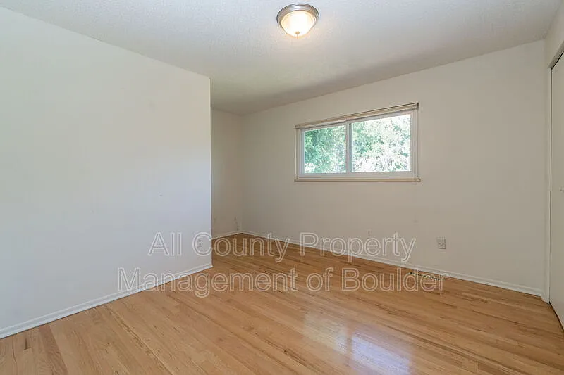 4 bed, 2.5 bath, 2300 sqft, $3,900 — Photo 4