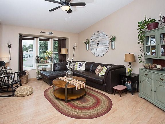 5th image of 548 Calypso St