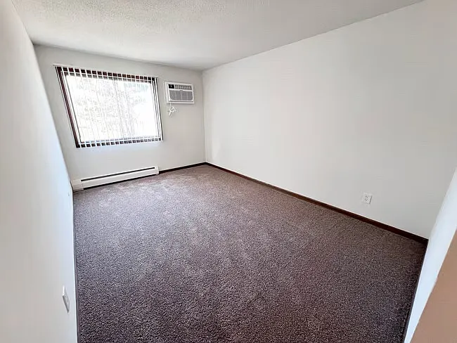 Lake Cove Village Apartments — Photo 13
