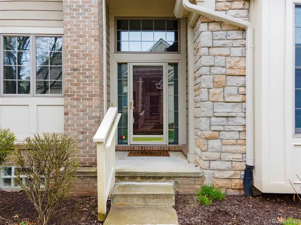 16680 Lyonhurst Cir, Northville, MI 48168