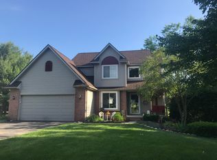 9752 Fairfax Dr, Pinckney, MI 48169