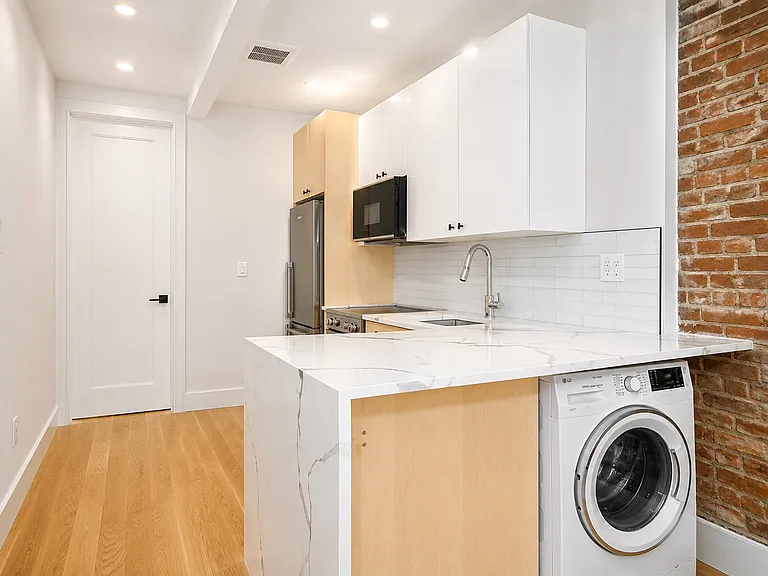 183 Guernsey St #4R — Photo 5
