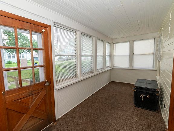 2nd image of 69115 Maple St
