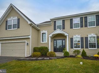 306 Summer Grove Ln, Pottstown, PA 19464