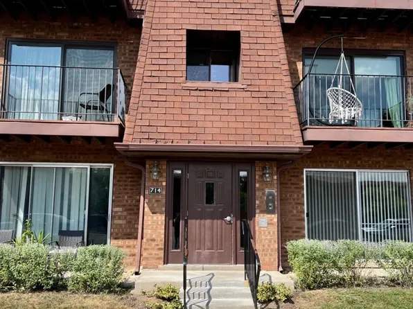 714 Cobblestone Cir APT B, Glenview, IL 60025