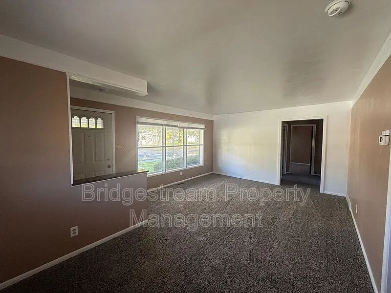 3 bed, 1.5 bath, 988 sqft, $1,095 — Photo 4
