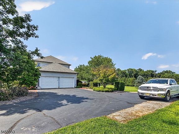 3rd image of 17 Saddle Ridge Rd