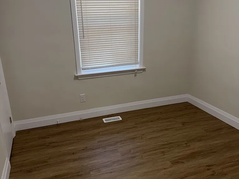 377 Martin St #UPPER — Photo 7