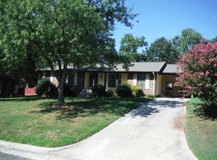 1607 Wedgewood Dr, Graham, NC 27253