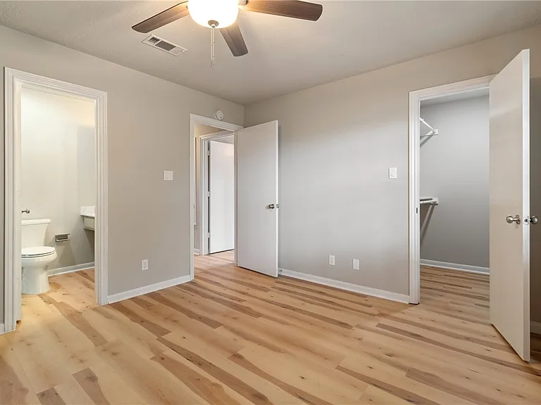 2100 Southwood Dr #4 — Photo 11