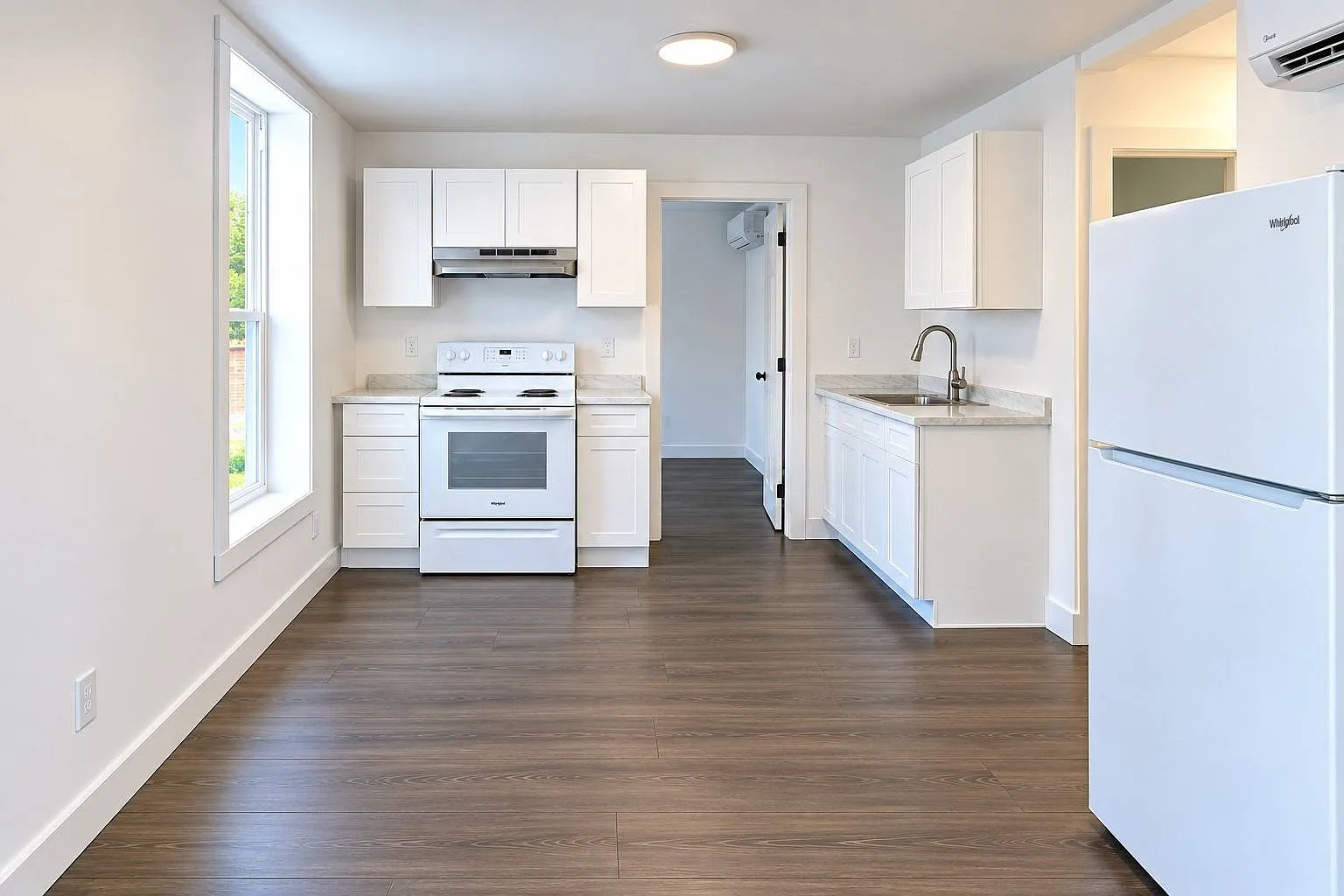 2 bed, 1.0 bath, $1,150 — Photo 4
