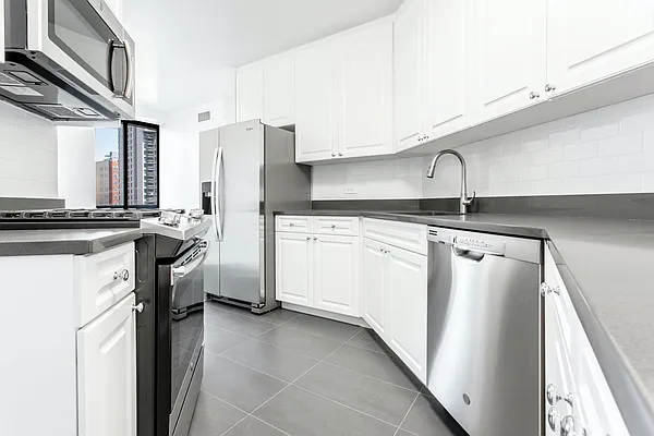Rented by Olnick Organization | media 18