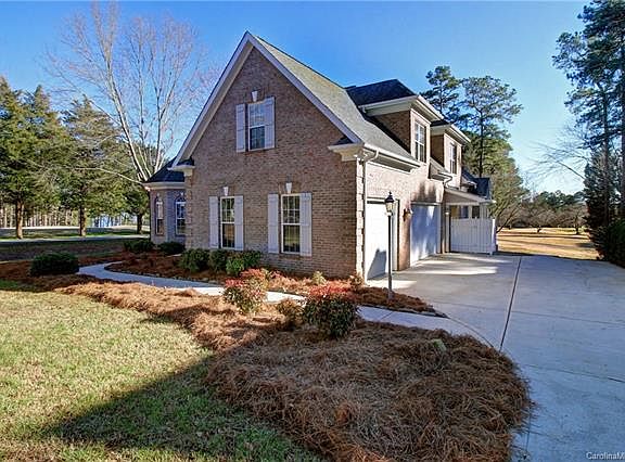 2nd image of 8076 Saint Andrews Ln