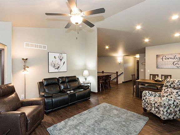 5th image of 1339 Twin Leaf Ave