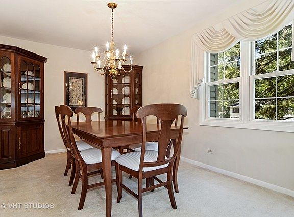 4th image of 21W564 Glen Valley Dr