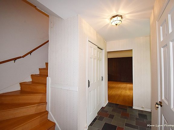 3rd image of 26W076 Menomini Dr